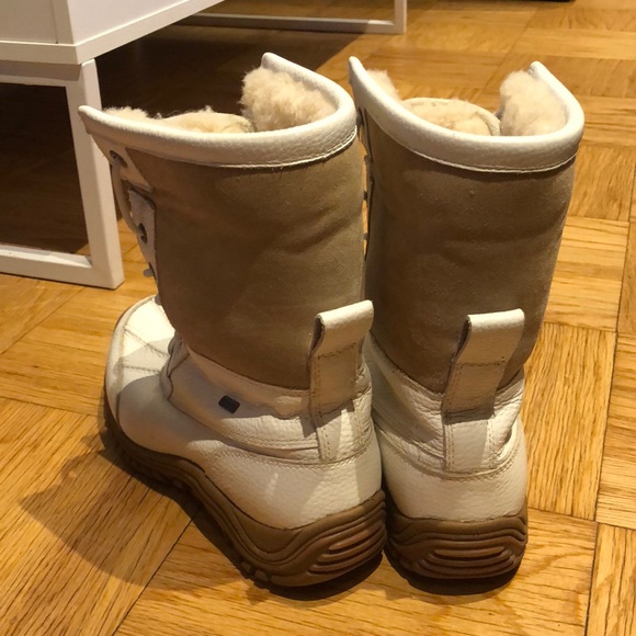 EUC Ugg winter boots - Picture 3 of 5